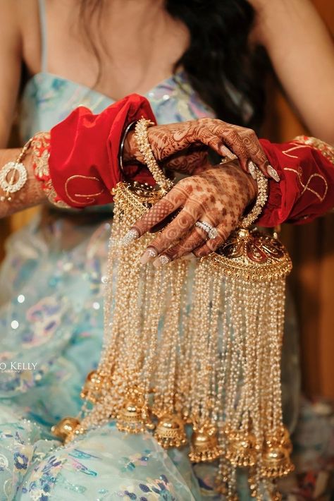 Want to know some fun facts regarding Punjabi Kalire? Well, you’ve come to the right place. Read till the end and discover some of the surprise ideas we have for you! Kaleere Punjabi, Punjabi Kalire, Kalira Designs, Kalire Bridal, Kalire Designs, Bridal Kaleere, Hands Photography, Bangle Ceremony, Ceremony Outfit