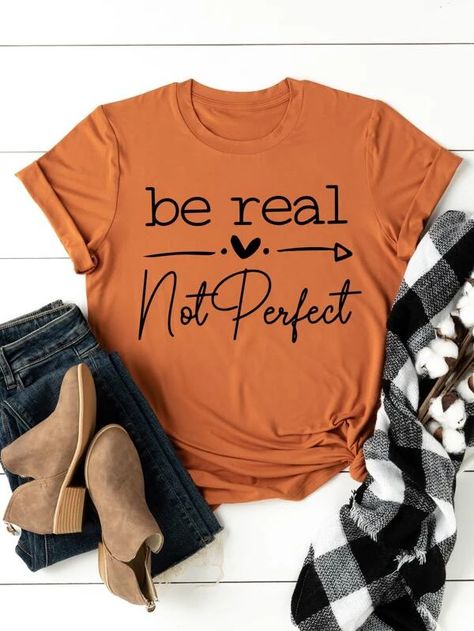 Plus Heart & Slogan Graphic Tee | SHEIN USA Fall Tshirt Ideas For Women, Silhouette Clothes, Basic Fashion, Fabric Heart, Cute Shirt Designs, Vinyl Shirts, Orange T Shirts, Fall Clothes, Clothes Ideas