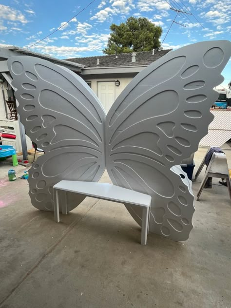 Butterfly Bench, Butterfly Backdrop, Thermocol Craft, Butterfly Theme Party, Compound Wall Design, Birthday Room Decorations, Ganapati Decoration, Wood Butterfly, Butterfly Birthday Party