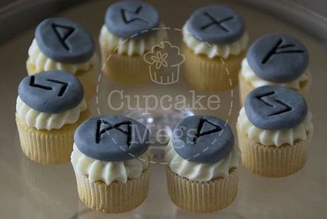 Muffins Decorados, Viking Feast, Viking Ideas, Norse Magic, Viking Birthday, Viking Food, Viking Party, Viking Baby, Nordic Wedding