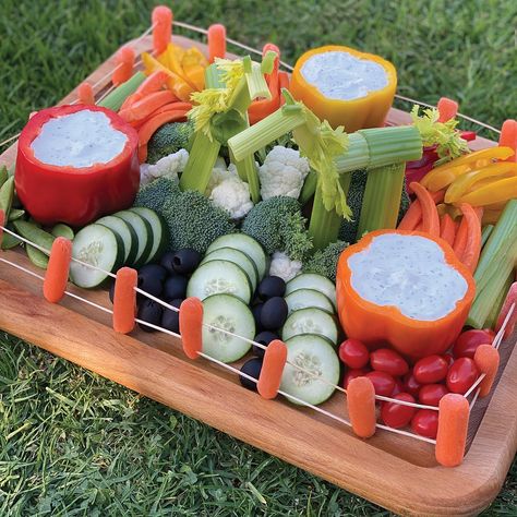 Horse-Themed Veggie Snack - Young Rider Magazine Farm Veggie Tray, Farm Themed Veggie Tray, Farm Birthday Snack Ideas, Horse Themed Food Ideas, Tractor Themed Food Ideas, Cowboy Themed Fruit Tray, Farm Animal Fruit Tray, Horse Birthday Food Ideas, Rodeo Charcuterie Board