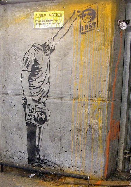 AT LEAST SOMEONE IS TRYING TO FIND HIS OWN Mr Brainwash, Street Art Banksy, Protest Art, Banksy Graffiti, Banksy Art, Tableau Art, Graffiti Artist, Street Art Graffiti, Street Artists