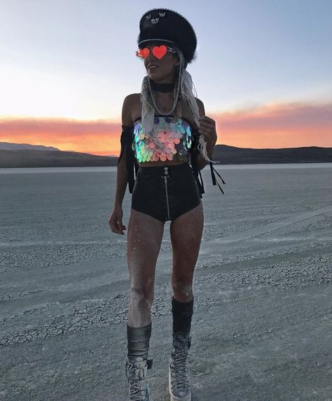 http://www.listal.com/viewimage/15091236 Outfits With Booties, Africa Burn, Burning Man Girls, Afrika Burn, Boho Festival Outfit, Edm Festival Outfit, Cosmic Space, Rave Looks, Man Outfit