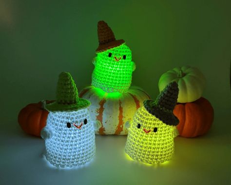 Color Changing Tea, Ghost Crochet Pattern, Crochet Halloween Patterns Free, Ghost Crochet, Crochet Christmas Ornaments Free, Dark Ghost, Fall Crochet Patterns, Halloween Crochet Patterns, Basic Stitches