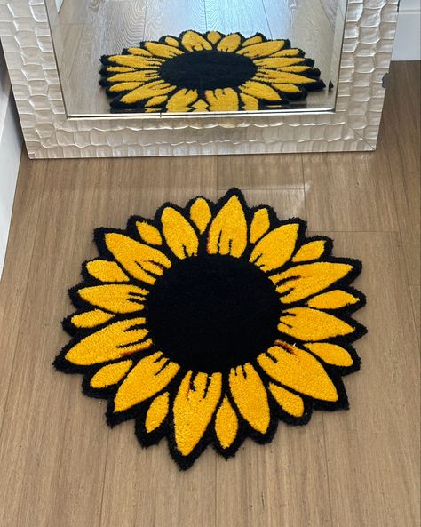 Rug Making Ideas, Easy Rug Tufting Ideas, Tufting Rugs Ideas, Sunflower Rug, Rug Tufting Ideas, Decorate Ideas, Tufting Rugs, Tufting Diy, Tufting Rug