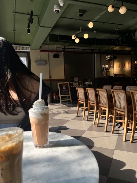 Coffee Date With Friends Aesthetic, Aesthetic Coffee Date Pictures, Coffee Date Aesthetic Korean, Bestie Coffee Date, Bestie Dates Aesthetic, Cafe Date With Friends, Starbucks Date Couple, Korean Date Aesthetic, Girl Date Aesthetic