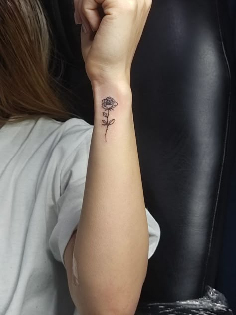 Rose On Wrist Tattoo, Besties Ideas, Rose Tattoo Forearm, Tattoo On Wrist, Simple Arm Tattoos, Rose Hand Tattoo, Small Girly Tattoos, Rose Tattoos For Women, 2024 Board