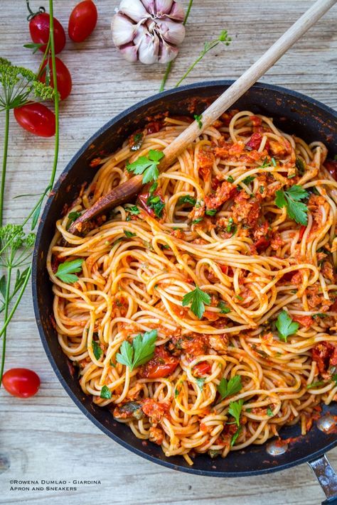 Tuna Caper Pasta, Tuna Pasta Sauce, Pasta With Tuna, Tuna Tomato, Italy Pasta, Traveling In Italy, Travel In Italy, Tuna Pasta, Tomato Pasta