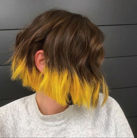 Dye For Short Hair, Dye Hair Short, Smokey Blonde Hair, Dip Dye Hair Short, Block Hairstyle, Yellow Hair Color Ideas, Blonde Hair With Black, Blonde Dip Dye, Dipped Hair