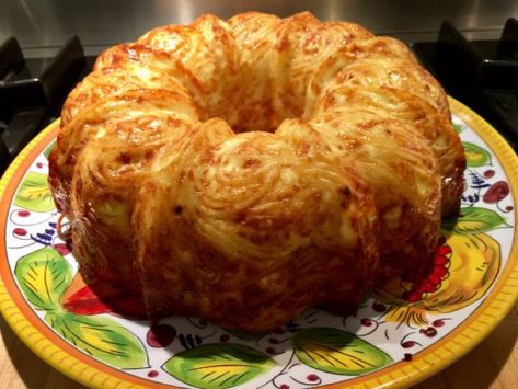 Pasta In A Bundt Pan, Bundt Pan Spaghetti Bake, Spaghetti Bundt Pie, Bundt Pan Pasta Recipes, Bundt Pan Recipes Dinner, Spaghetti Meatloaf, Ag Cook, Baked Spagetti, Spaghetti Dishes