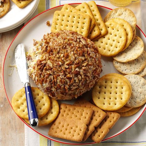 Sweet & Savory Pineapple Cheese Ball Pineapple Cheese Ball, 70s Food, Pineapple Cheese, Cheese Log, Savory Cheese, Cheese Stuffed Peppers, Easy Party Food, Cheese Ball Recipes, Crunchy Pecans