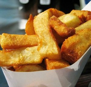 1. Rinse the starch off the cut potatoes via soaking. 2. Cook in simmering *salted* water until the fries are bendy, but do not break. 3. Cool on a rack in the fridge. 4. Fry at 325°F until they're light golden, but not browned. 5. Cool on a rack in the fridge. 6. Fry at 375°F until they're crispy and golden-brown. 7. Salt liberally. Perfect French Fries, Bobby Flay Recipes, French Fries Recipe, Homemade French Fries, Crispy French Fries, Fries Recipe, Steak Fries, Serious Eats, Fried Food