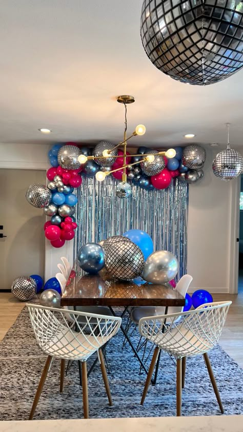 Dancing queen balloon garland with disco balls. Blue, hot pink and silver balloons. Dancing Queen Bachelorette Theme, Ibiza Themed Party Decor, Mama Mia Birthday Decorations, Mama Mia Hoco Theme, Disco Mamma Mia Party, Mama Mia Balloon Arch, Abba Decorations, Mamma Mia Balloon Arch, Mamma Mia Homecoming