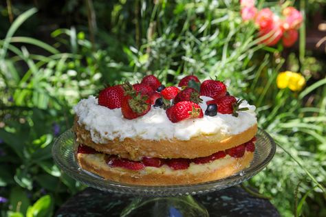 Strawberry Cake with Chantilly Cream Swedish Midsummer, Chantilly Cream, Cream Kitchen, Summer Cakes, Buttercream Icing, Vanilla Buttercream, Strawberry Cake, Cake Toppings, Cake Flour