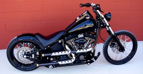 The solo seat is awesome - something I have to change up on my 04 Night Train. Harley Davidson Night Train, Softail Bobber, Custom Motorcycles Bobber, Harley Davidson Art, Harley Davidson Clothing, Softail Custom, Classic Harley Davidson, Harley Davidson Chopper, Custom Bobber