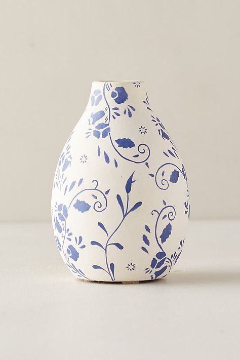 Pottery Vase Inspiration, Ceramics Ideas Pottery Vase, Ceramic Art Vase, Vase Coloring Ideas, Clay Vase Painting Ideas, Small Vase Decorating Ideas, Ceramic Painting Vase, Vase Painting Ideas Pottery, Vase Design Painted