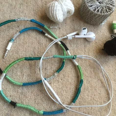 Yarn Wrapped Headphones, Wrapped Earbuds Aesthetic, Yarn Headphones, Headphone Wrap Tutorial, How To Wrap Headphones, Wrapping Headphones, Embroidery Headphones, Headphones Wrap, Wrapped Headphones