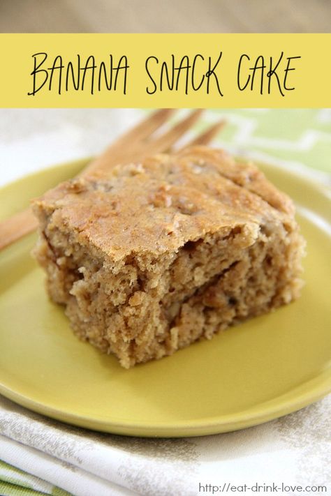 Banana Snack Cake - Eat. Drink. Love. Banana Snack Cake, Snack Cake Recipe, Banana Dessert Recipes, Banana Dessert, Snack Bars, Banana Recipes, Brownie Cookies, Peanut Butter Banana, Snack Cake