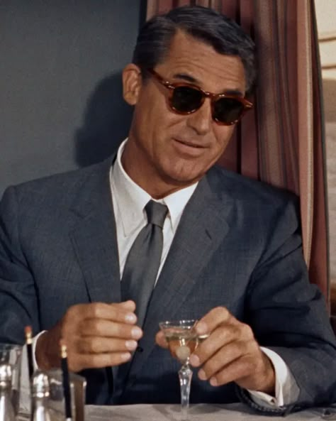 Top 20 Men's style Icons Of The 20th Century 1950s Mens Fashion, North By Northwest, 1950s Mens, Signature Styles, Best Dressed Man, Hello Handsome, Vintage Mens Fashion, Cary Grant, Classic Sunglasses