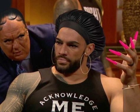 Wwe Funny Pictures, Funny Wrestling, Wrestling Memes, Wwe Funny, Funny Charts, Chris Brown Videos, Wwe Pictures, Wrestling Stars, Wwe Roman Reigns