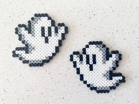 Perler Beads Art, Hama Beads Halloween, Melt Beads Patterns, Keychain Phone, Melty Bead Patterns, Pearl Beads Pattern, Easy Perler Beads Ideas, Beads Art, Perler Art