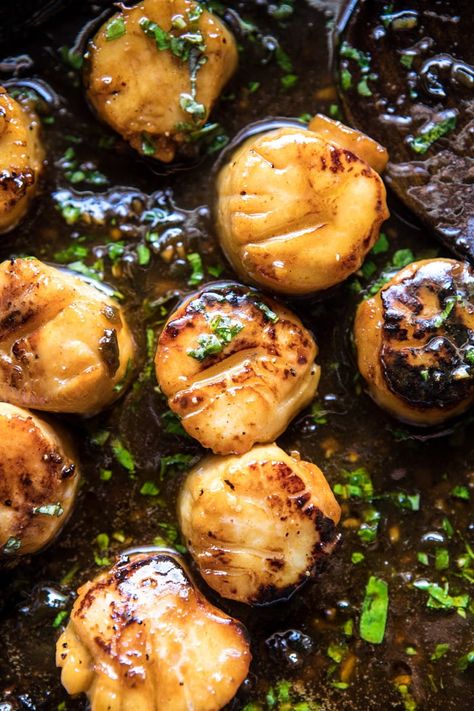 20 Minute Honey Garlic Butter Scallops and Orzo | halfbakedharvest.com #quick #easy #spring #recipes Scallops And Orzo, Garlic Butter Scallops, Baked Fish Tacos, Butter Scallops, Easy Paella, Summer Seafood Recipes, Lobster Dishes, Fish Recipes Baked, Lemon Garlic Shrimp