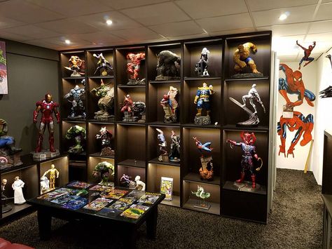 Statue Display Ideas, Marvel Room Ideas, Lego Display Shelf, Comic Book Rooms, Figure Room, Hobby Room Design, Toy Collection Display, Nerdy Decor, Comic Room