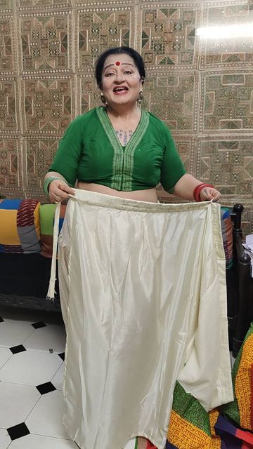 Apara Mehta on Instagram: "In my 40 years of doing theatre, I was doing quick changes within a minute, using pinned up sarees, an idea invented by theatre actresses. But isadoralife sent me this 1 minute saree, and I must say, it will make my life very easy. It is great for people who don't know or are not great at draping a saree. Fabulous idea, @isadoralife1 !" Dress With Saree Ideas, 1minute Saree, Plus Size Saree Draping, Saree Dresses Ideas, Blouse Design For Chiffon Saree, Plus Size Blouses For Saree, Indian Actresses Saree Look, Plus Size Saree Look, Dress From Saree Ideas