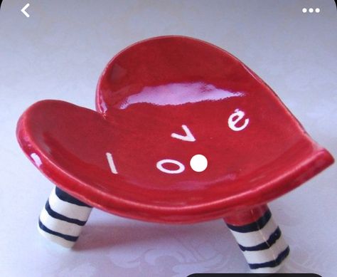 Pottery Hearts Ideas, Ceramic Valentine Ideas, Valentine Ceramics Ideas, Clay Heart Dish, Valentine Ceramics, Heart Pottery, Love Ceramic, Ceramics Pottery Bowls, Candles Jewelry