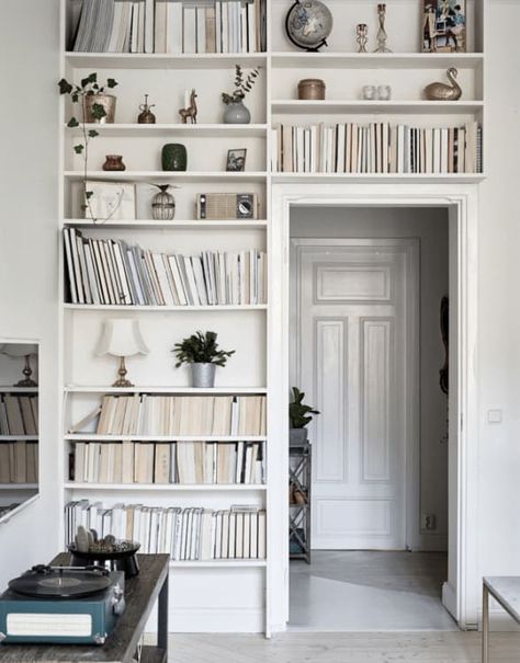 Bookshelf Inspiration, Cool Bookshelves, Scandinavian Interior Design, Bookshelf Decor, Diy Interior, Scandinavian Interior, Scandinavian Home, Apartment Interior Design, Design Museum