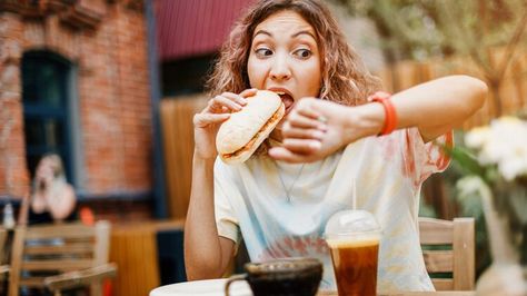 Always Running Late? Here's How To Break The Habit Grab Food, Wedding Appetizers, Food For Digestion, Eat Slowly, Help Digestion, High Fat Foods, Digestion Process, Fiber Rich Foods, Small Snacks