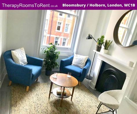 Beautiful London therapy room to rent in Bloomsbury, Holborn, near the British Museum with armchairs, a contemporary interior design circular round mirror, and fresh, modern decor. Perfect for a therapist, psychotherapist, counsellor or anyone working in psychotherapy, counselling & other talking therapies. A lovely relaxing, calm, peaceful space 5 minutes walk from Tottenham Court Road. #therapyroom #therapyroomstorent #counselling #london #holborn #bloomsbury #therapy #therapistoffice #uk Hypnotherapy Room, Counselling Room Decor, Counseling Room Decor, Therapy Room Ideas, Counselling Room Design, Flex Room Ideas, Counseling Room, Counselling Room, Concrete Interior Design