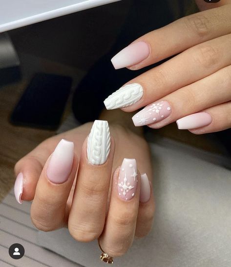 Cute Short Nail Designs, Alex Martin, Winter Nail Art Designs, Purple Acrylic Nails, Girl Time, Winter Nails Acrylic, Christmas Gel Nails, Sweater Nails, Casual Nails