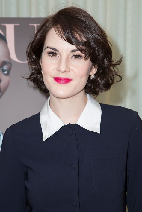 michelle dockery of downton abbey Michelle Dockery Style, Short Wavy Hair With Bangs, Hairstyles For Thick Curly Hair, Downton Abbey Hairstyles, New Mom Hair, Wavy Hair With Bangs, Short Wavy Hairstyles For Women, Short Wavy Pixie, Joanne Froggatt