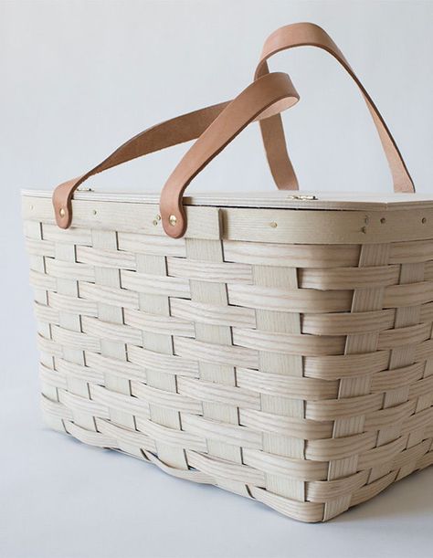 Picnic Basket Design, Modern Picnic Basket, Picnic Packaging, Moroccan Basket, Bicycle Basket, Wine Baskets, White Ash, Picnic Time, Basket Design