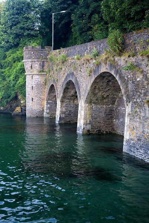 Hannafore Road arches - West Looe by chris_I (The arched and turreted section of Hannafore Road in West Looe as it runs along the harbour side) Looe Cornwall, Uk Holiday, Visit Uk, Into The West, Devon And Cornwall, Visiting England, Stone Bridge, Cornwall England, West Country