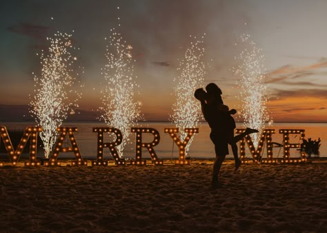 Wedding Proposal Ideas Engagement, Surprise Proposal Pictures, Cute Proposal Ideas, Proposal Pictures, Beach Proposal, Proposal Photos, Romantic Photos Couples, Romantic Proposal, Perfect Proposal