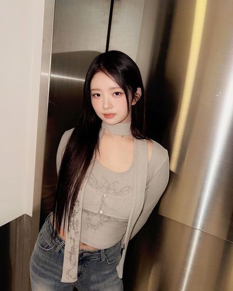 Media posts by IVE pics (@ivepics_) / X Ive Rei, Rei Ive, Starship Entertainment, Blackpink Jisoo, Kpop Girl Groups, Instagram Update, South Korean Girls, Her Hair, Kpop Girls