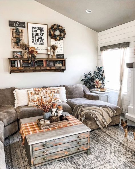 Farmhouse Only on Instagram: “I'm in love with this room! And I'm so ready for fall. 🍁🍂 - 👇 Check out our blog 👇 Farmhouseonly.com - 📧 Be sure to sign up for our…” Western Living Room Ideas, Ruang Tv, Western Living Room, Rustic Ideas, Bohemian Life, Bohemian Inspiration, Modern Farmhouse Living Room, Farmhouse Living Room, Living Room Decor Cozy