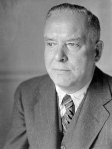 The Poems of Our Climate Wallace Stevens I Clear water in a brilliant bowl, Pink and white carnations. The light In the room more like a snowy air, Reflecting snow. A newly-fallen snow At the end of winter when afternoons return. Pink and white carnations – one desires So much more than that. The day […] Wallace Stevens, Michel De Montaigne, Allen Ginsberg, Famous Poets, Poetry Reading, American Poets, Vintage Books, Poets, Famous People