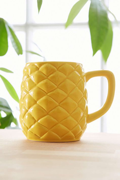 pretty pineapple mug Be A Pineapple, Cute Pineapple, Pineapple Decor, Tassen Design, Cute Coffee Mugs, Mug Collection, Cute Coffee, Mugs Coffee, Cool Mugs