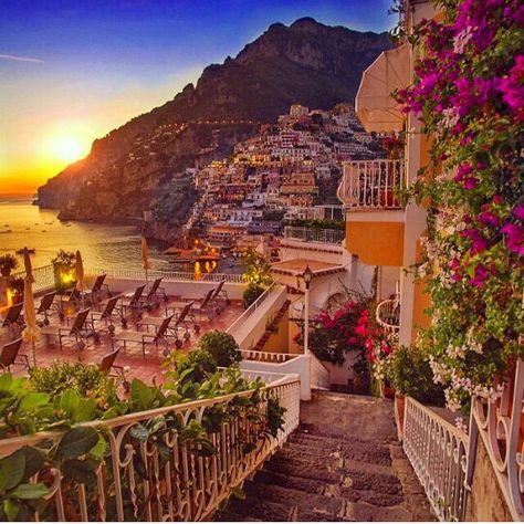 Sunset in Positano, Italy Earth Pictures, Positano Italy, Voyage Europe, Beautiful Places To Travel, Europe Destinations, Travel Goals, Wanderlust Travel, Positano, Travel Inspo