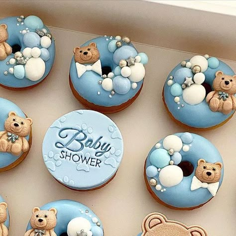 Donuts Baby Shower Ideas, Winter Wonderland Baby Shower Boy, Donut Decorating Ideas, Fancy Donuts, Baby Shower Chocolate, Donut Decorations, Mini Doughnuts, Birthday Cake With Flowers, Baby Shower Treats