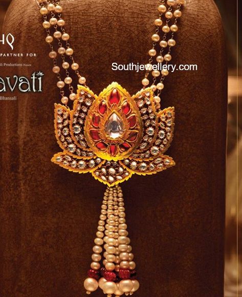 Three line south sea pearls mala with beautiful Lotus pendant studded with kundans by Tanishq Jewellers. Pearls Mala, Gold Haram Designs, 22 Carat Gold Jewellery, Gold Pearl Jewelry, Lotus Jewelry, Lotus Pendant, Bridal Pearl Necklace, Gold Jewelry Simple Necklace, Pearl Necklace Designs