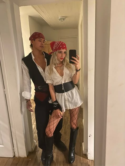 Time Travel Costume Ideas, Gasparilla Outfit Men, Guy Pirate Costume, Diy Pirate Costume Men, Pirate Diy Costume, Mens Pirate Costume, Pirate Costume Couple, Pirate Couple, Male Pirate