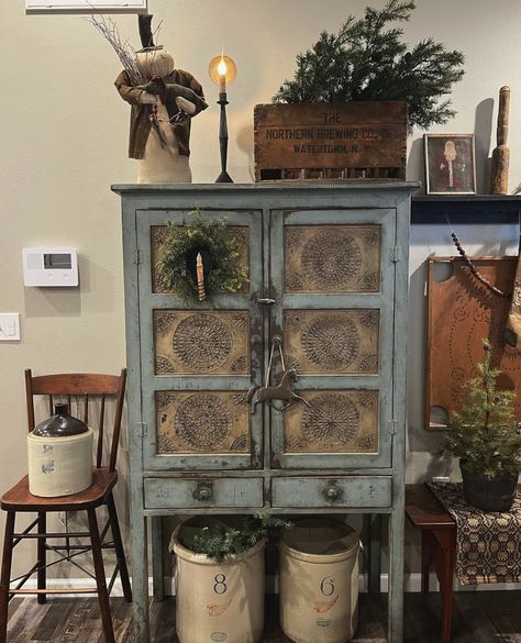 Antique Corner Cabinet, Antique Pie Safe, Colonial Decorating, Primitive Fall Decor, Vintage Lampshades, Primitive Cabinets, Hoosier Cabinets, Primitive Country Homes, Furniture Flip