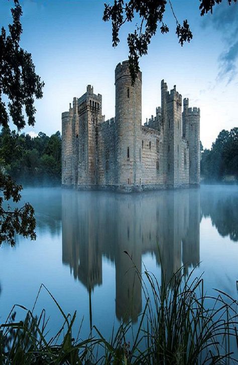 Bodiam Castle - England Bodiam Castle, Chateau Medieval, Sussex England, Real Estat, Beautiful Castles, A Castle, Medieval Castle, East Sussex, Beautiful Buildings