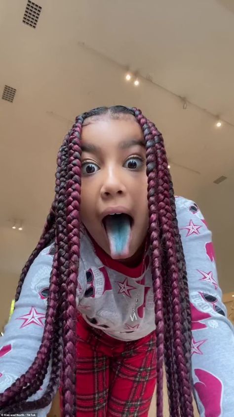 North West continued to post on TikTok - this time with mom Kim Kardashian's permission - as she shared a selfie-packed video from Christmas that showed off her many animated faces North West Box Braids, North West Braids, Vacay Hairstyles, North West Kardashian, Kardashian Christmas, Famous Moms, Famous Kids, Kim And Kanye, Hairstyles Pictures