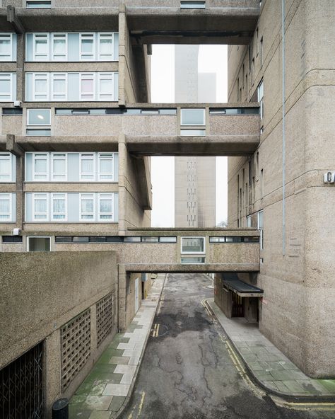 https://flic.kr/p/P59cMK | Brownfield Estate | Architecture: Ernő Goldfinger, 1963 Location: London, UK Architecture Portfolio Pdf, Erno Goldfinger, Architecture Panel, House Sketch, Architecture Collage, Brutalist Architecture, Dusseldorf, Architecture Student, Architecture Old