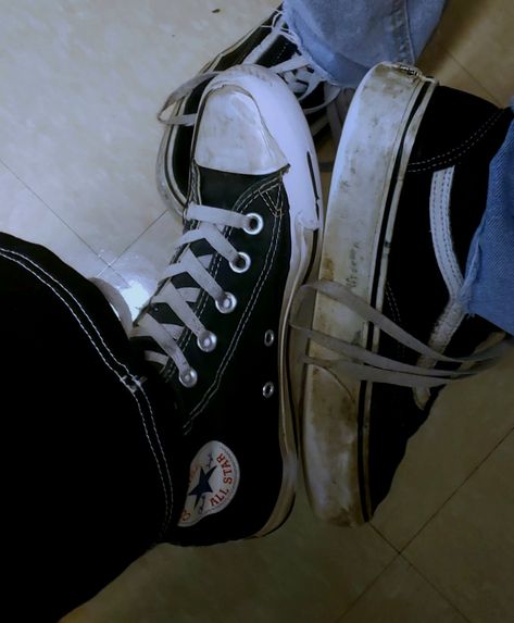 Converse Worn Out, Worn Out Shoes Aesthetic, Vans To My Converse, Tommyinnit Core, Worn Out Converse, Alt Shoes, Converse Aesthetic, Worn Converse, Emo Boy